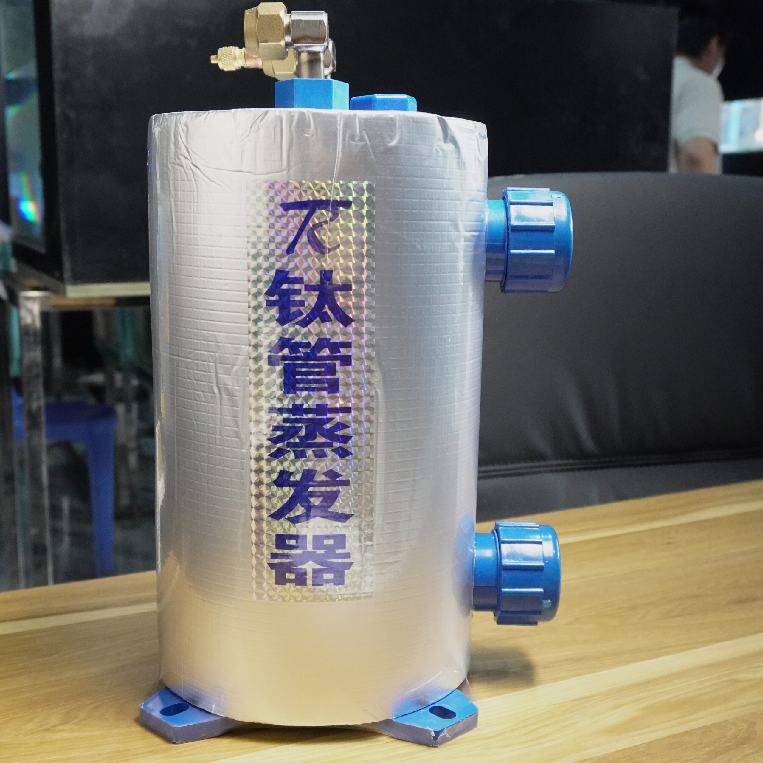 Bầu làm lạnh titan Bầu làm lạnh titan